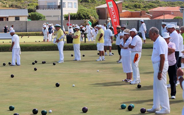 ‘n Bedrywige rolbalveld tydens Franskraal Rolbalklub se jaarlikse Walvis Classic wat deur hulle aangebied is,  met 13 Rolbalklubs wat deelgeneem het en rolbalspel van hoogstaande gehalte gelewer het. 